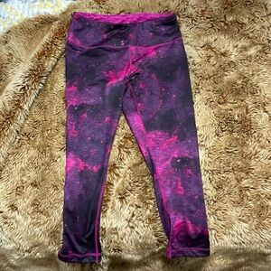 pink/purple leggings.